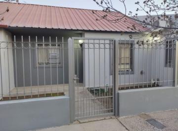 Casa · 74m² · 4 Ambientes · 1 Cochera · Casa Dos Dorm. 180 Vivi