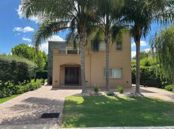 Casa · 240m² · 5 Ambientes · 2 Cocheras · Venta Casa Club de Campo "La Martona". Dos Lotes