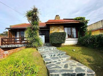 Casa · 195m² · 5 Ambientes · Casa en Venta - 4 Dorm. 3 Baños - 195 m² - Mar del Plata