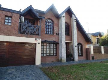 Casa · 155m² · 4 Ambientes · 2 Cocheras · Chalet 4 Amb Barrio Constitución