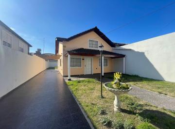 Casa · 170m² · 4 Ambientes · 1 Cochera · Casa en Venta - 3 Dorm. 2 Baños - 170 m² - San Clemente del Tuyú