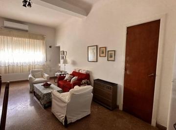 Casa · 130m² · 5 Ambientes · 1 Cochera · Casa en Venta - 4 Dorm. 3 Baños - 211 m² - Chascomús