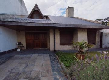 Casa · 184m² · 4 Ambientes · 1 Cochera · Casa en Venta - 3 Dorm. 2 Baños - Cochera - 288 m² - Mar del Plata