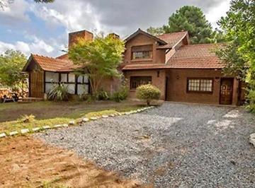 Casa · 197m² · 6 Ambientes · Casa en Venta - 4 Dorm. 2 Baños - 1 Cochera - 197 m² - Pinamar