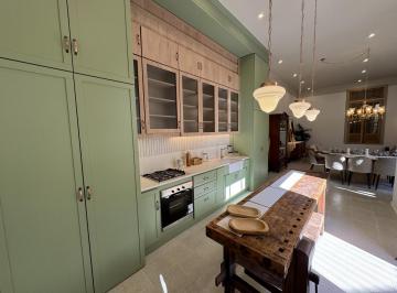Casa · 151m² · 6 Ambientes · 1 Cochera · Venta Casa Frente 3 Dorm. Pileta Parrillero Diseño Calidad