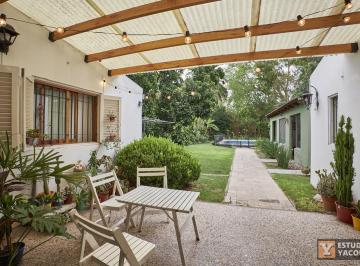 Casa · 180m² · 5 Ambientes · 2 Cocheras · Casa Venta - 3 Dorm. 2 Baños - Cocheras - Piscina - 180 m² - City Bell, La Plata