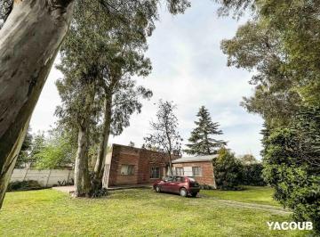 Casa · 100m² · 5 Ambientes · Casa en Venta - 4 Dorm. 2 Baños - 500 m² - City Bell