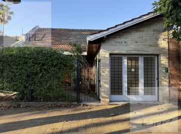 Fachada · Venta Casa Florida Zona Hospital, 3 Dorm. 2 Baños, Terraza