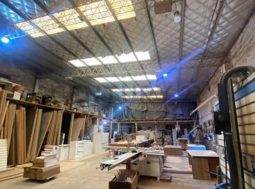 Bodega-Galpón · 400m² · 1 Ambiente · 4 Cocheras · Venta Galpón en Calle 6 Esquina 97 (880 m² y 400 m² Construidos)