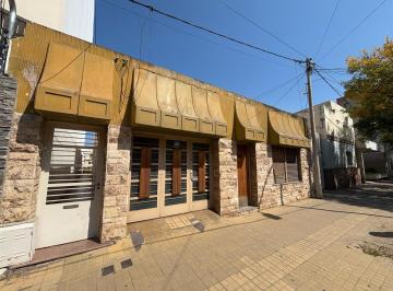 Casa · 173m² · 6 Ambientes · 2 Cocheras · Casa 3 Dorm. Cochera, Patio y Terraza en Cofico - Venta