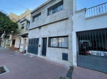 Casa · 146m² · 4 Ambientes · 1 Cochera · Venta Casa con Gran Oficina y Terraza B Pueyrredon