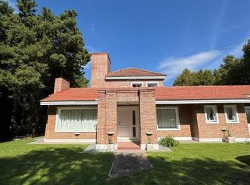 Casa · 230m² · 7 Ambientes · 2 Cocheras · Venta de Casa Apto Crédito en Villa Allende con 3 Dorm. y Pileta.