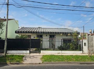 Casa · 240m² · 5 Ambientes · 4 Cocheras · Casa en Venta - 2 Dorm. 3 Baños - Cochera - 540 m² - Tigre