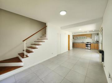 Casa · 80m² · 3 Ambientes · 1 Cochera · Casa de 2 Dorm. con Jardín, Parrillero y Cochera