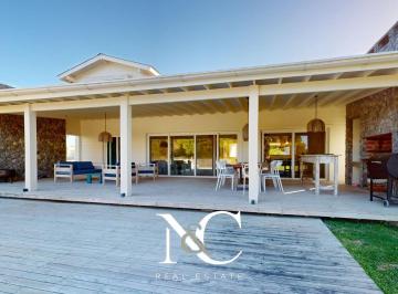 Casa · 255m² · 5 Ambientes · 1 Cochera · Casa en Venta en Costa Esmeralda con Fondo a La Cancha Golf