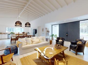 Casa · 260m² · 7 Ambientes · 1 Cochera · Casa en Venta en Costa Esmeralda, Cerca del Mar
