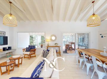 Casa · 170m² · 5 Ambientes · 2 Cocheras · Casa en Venta en Costa Esmeralda, Diseño Playero
