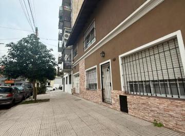 Casa · 185m² · 4 Ambientes · Hermosa Casa en Lote Propio - Única por Su Estado