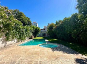 Casa · 345m² · 5 Ambientes · 2 Cocheras · Casa en Venta Lomas del Mirador 5amb Sobre 2 Lotes