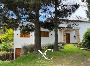 Casa · 230m² · 5 Ambientes · 1 Cochera · Casa en Venta en Costa Esmeralda con Fondo Libre Arbolado