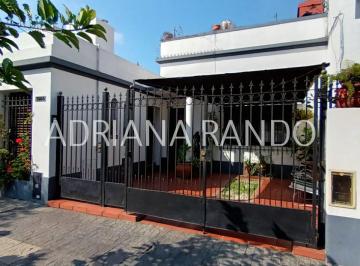 Casa de 3 ambientes, Villa del Parque · Excelente Casa de 3 Ambientes con Garage - Dos Patios - Terraza y Parrilla