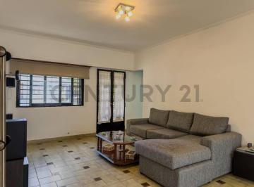 Departamento · 164m² · 3 Dormitorios · 1 Cochera · Amplio PH de 3 Dorm. con Patio, Cochera y Excelente Ubicación en La Plata