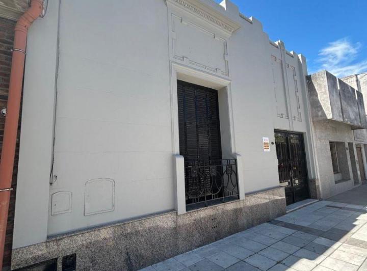 Casa · 233m² · 14 Ambientes · 1 Cochera