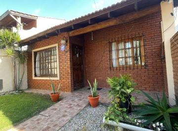 Casa · 87m² · 5 Ambientes · 2 Cocheras · Casa 3 Ambientes + Vivienda Pre - Fabricada en Ituzaing Norte.