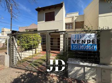 Casa de 4 ambientes, Córdoba · Venta Duplex con Pileta Zona Sur