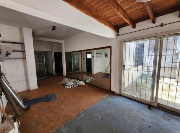 PH · 67m² · 4 Ambientes · Venta · PH a Reciclar en Caseros · Patio · Terraza