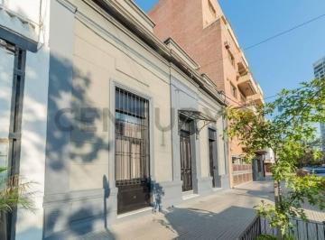 Casa · 231m² · 7 Ambientes · Casa de 4 Dorm. con Dependencia/estudio en Venta - San Martin 3700