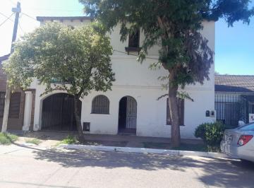 Casa · 270m² · 4 Ambientes · 1 Cochera · Casa en Venta - 3 Dorm. 2 Baños - Cochera - 425 m² - Cañuelas