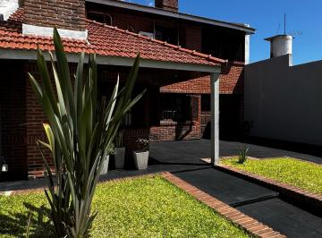 Casa de 7 ambientes, La Plata · Hermoso Chalet, Excelente Esatdo de Conservación.
