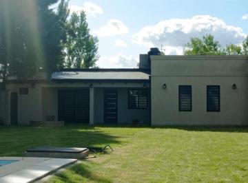 Casa · 134m² · 3 Ambientes · Casa en Venta - 1 Dormitorio 2 Baños - Sicardi