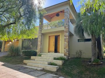 Casa de 5 ambientes, Ciudad de Mendoza · Alquiler Casa Dalvian Amoblada