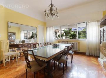 Casa · 230m² · 4 Ambientes · 1 Cochera · Venta Casa 4 Ambientes con Cochera y Parque en Flores