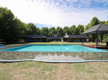 Casa · 615m² · 7 Ambientes · 4 Cocheras · Casa en Venta de 6 Ambientes con Piscina, Quincho, Terreno de 7800 m² en Gral. Rodríguez
