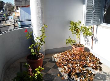 Casa de 6 ambientes, Parque Chacabuco · Casa 6 Amb + Sum. Jardín de Invierno. 3 Plantas, 3 Baños, Tza, Cochera Cubierta.