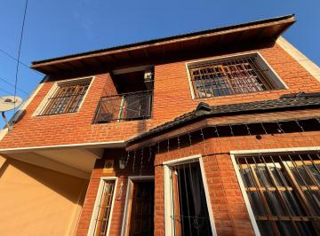 Casa · 175m² · 5 Ambientes · 3 Cocheras · Casa con Pileta, Casa con Jardin y Pileta en Ezeiza