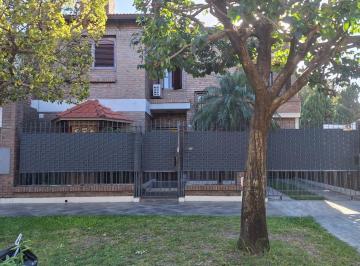 Casa · 132m² · 5 Ambientes · 2 Cocheras · Casa en Venta