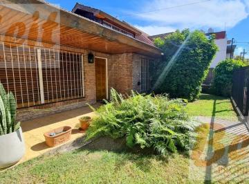 Casa · 180m² · 5 Ambientes · 2 Cocheras · Venta Casa 3 Dorm - Garage - Pileta Villa Ballester