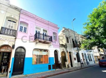 Casa · 360m² · 10 Ambientes · Casona Centrica Ideal Para Renta