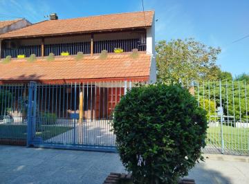 Casa de 4 ambientes, Esteban Echeverría · Casa de Dos Plantas Sobre Dos Lotes