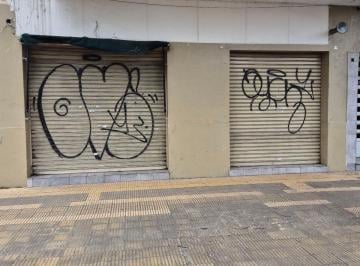 Local comercial · 61m² · 2 Ambientes · Local con Doble Vidriera en Banfield Este.