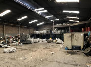 Bodega-Galpón · 870m² · Galpón a La Venta en Tres de Febrero