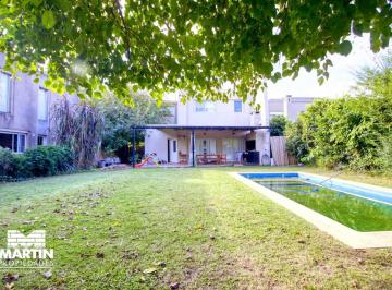 Casa · 200m² · 5 Ambientes · 2 Cocheras · Casa en Venta de 5 Ambientes en Santa Maria de Los Olivos con Jardín, Pileta y Parrilla