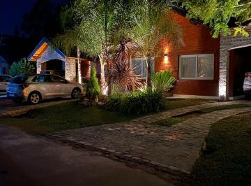 Casa de 6 ambientes, Esteban Echeverría · Excelente Propiedad de Categoría Amoblada - Inmediata Escrituracion