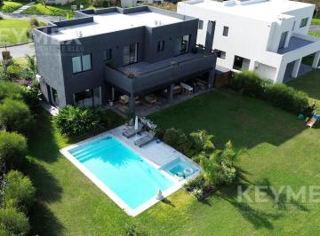 Casa · 235m² · 5 Ambientes · 4 Cocheras · Hermosa Casa en Barrio San Matías, Escobar
