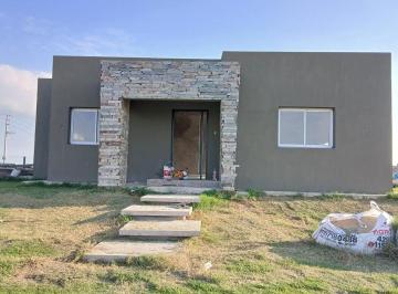 Casa · 120m² · 4 Ambientes · 3 Cocheras · Venta Casa Santa Clara Al Sur