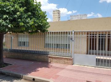 Casa · 150m² · 3 Dormitorios · 2 Cocheras · Villa Centenario, Amplia, Cómoda, Cochera! 3 Dorm!